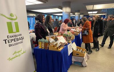 KADIN ÜRETİCİLER TEPEBAŞI'NDA ÜRETTİKLERİ ÜRÜNLERİ TANITTI